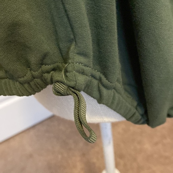 Fabletics women’s top three-quarter sleeves color is olive size extra large - Picture 3 of 9